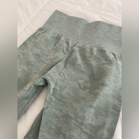 Gymshark Pants - Gymshark Camo Seamless Leggings